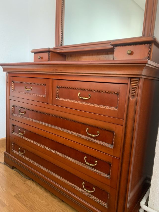 CÓMODA DE MADERA CON ESPEJO