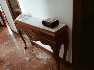 Mesa recibidor madera y mármol