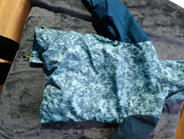 Traje de esquí chaqueta y pantalón T. 10 años.