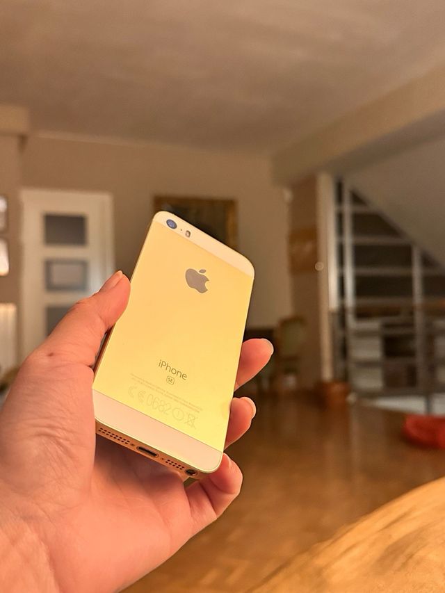 iPhone SE Dorado