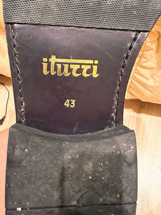 Zapatos de vestir Itucci negros