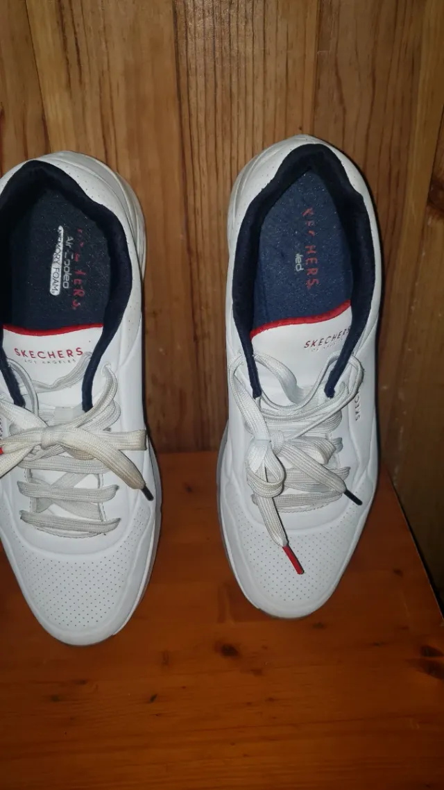 Zapatillas Skechers Blancas y Rojas