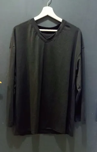 Camiseta negra manga larga