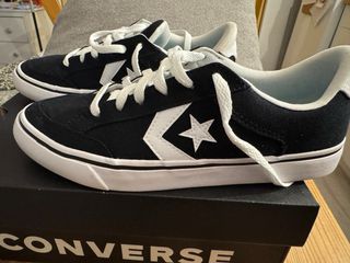 Zapatillas Converse Negras y Blancas