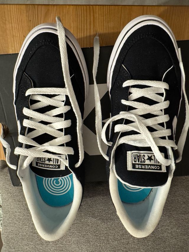 Zapatillas Converse Negras y Blancas