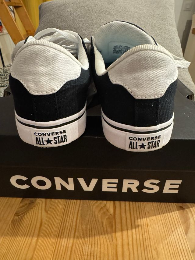 Zapatillas Converse Negras y Blancas