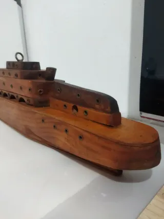 Barco de madera decorativo