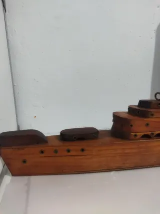 Barco de madera decorativo