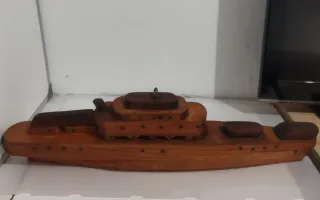 Barco de madera decorativo