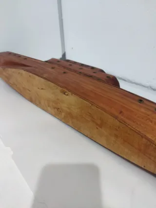 Barco de madera decorativo