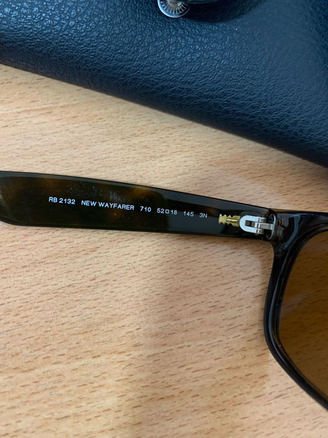 Gafas de sol Ray-Ban Wayfarer negras y marrones