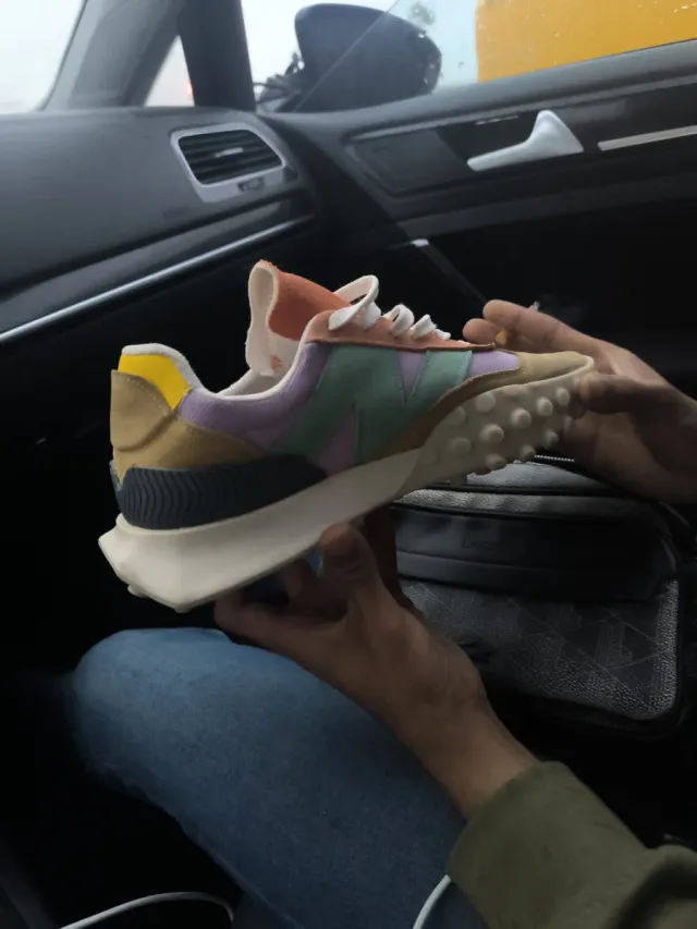 Zapatos nuevos beige y naranja