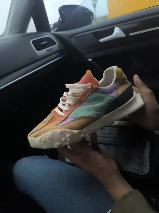 Zapatos nuevos beige y naranja