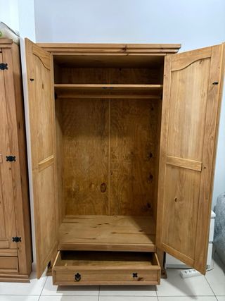 Armadio in legno massello