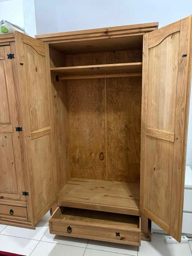 Armadio in legno massello