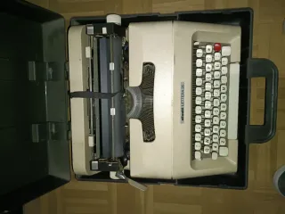 Máquina de escribir Olivetti Lettera 35