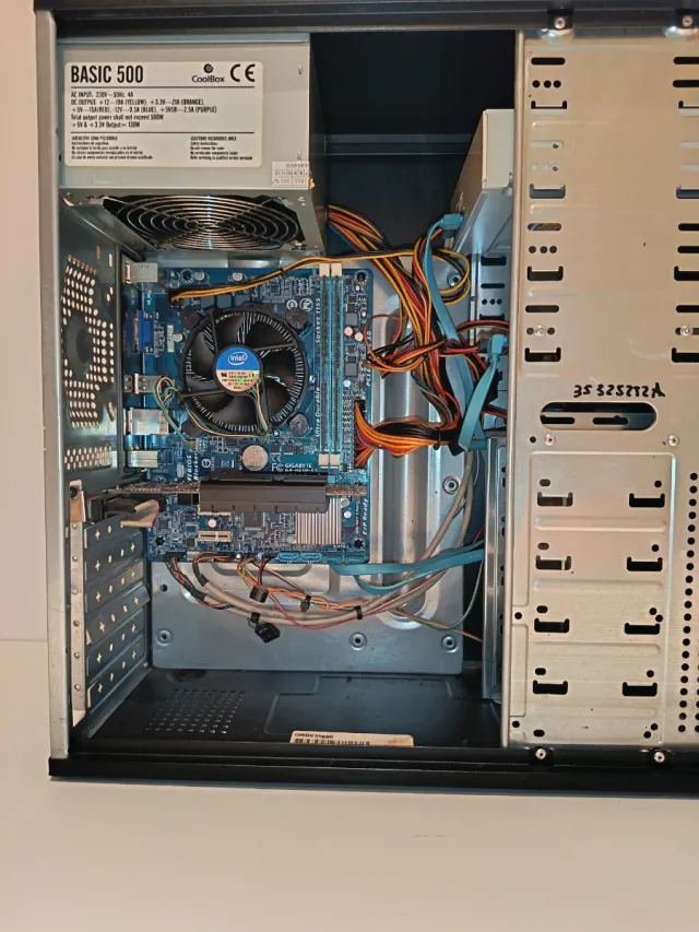 Pc i3 3220 12 GB RAM, SSD 240 Wifi/Bluetooth usb