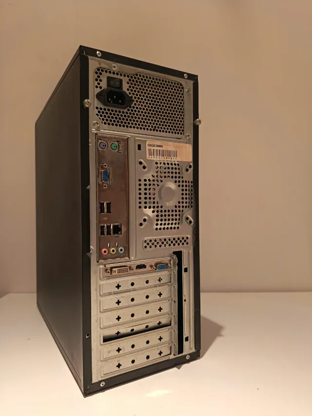 Pc i3 3220 12 GB RAM, SSD 240 Wifi/Bluetooth usb