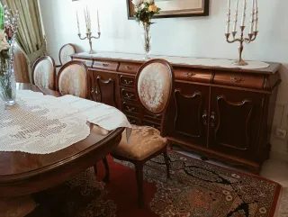 Mesa comedor y 8 sillas + aparador madera