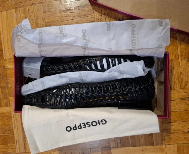 Manoletinas Gioseppo piel negras T40