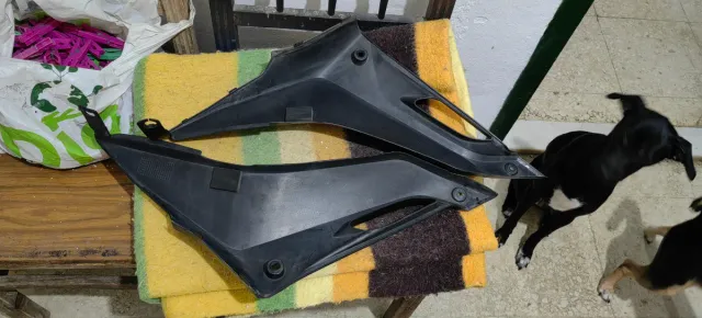 Pastas bajo depósito moto valido para yzf 125r