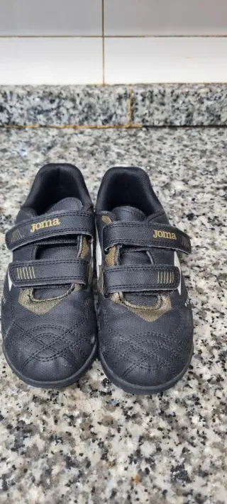 Zapatillas multitaco Joma negras y doradas