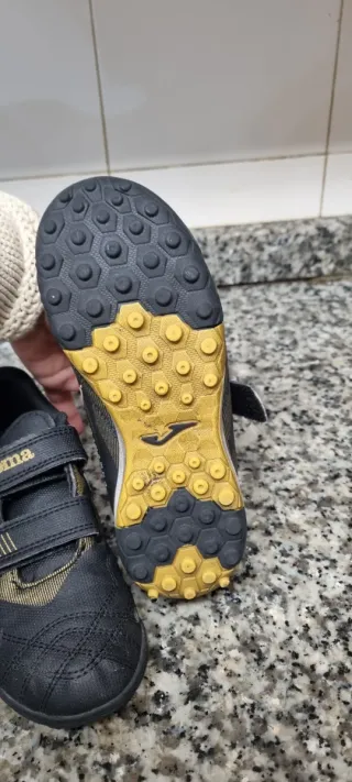 Zapatillas multitaco Joma negras y doradas