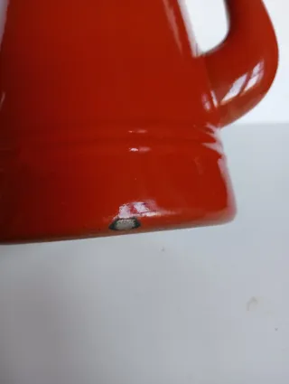 Antico bricco in ferro smaltato