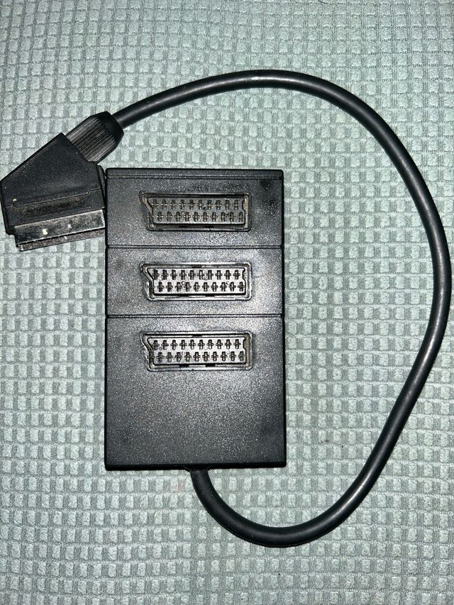 Adattatore Euroconector con 3 ingressi e 3 cavi