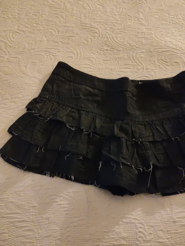 Falda negra volantes
