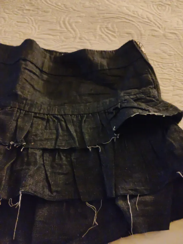 Falda negra volantes