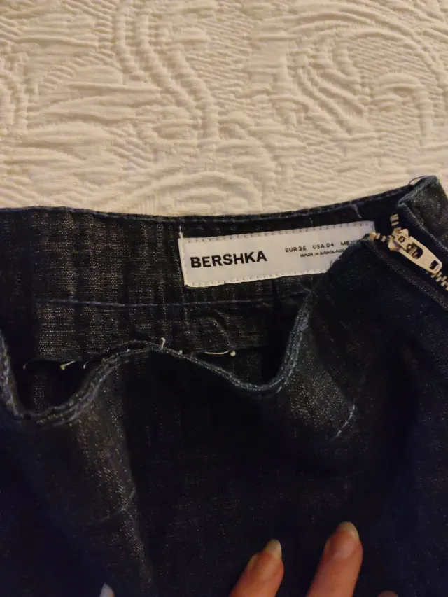 Falda negra volantes