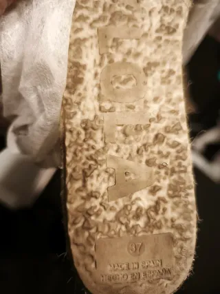 Sandalias cuña Bimba y Lola doradas T.37