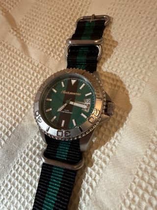 Reloj deportivo Neckermann verde y plateado