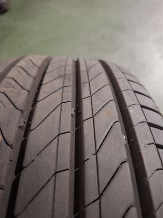 Neumático Continental 215/60 R16 V