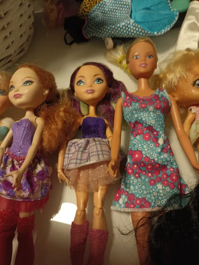 Lote 9 muñecas variadas el lote 5 euros