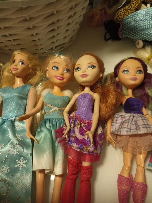 Lote 9 muñecas variadas el lote 5 euros