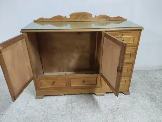 Mueble antiguo con cama turca