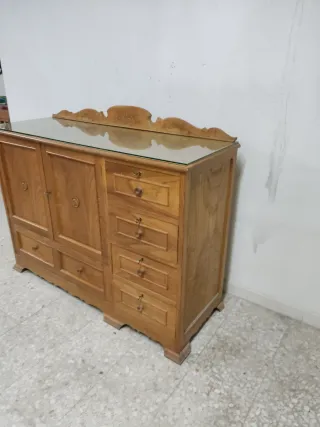 Mueble antiguo con cama turca