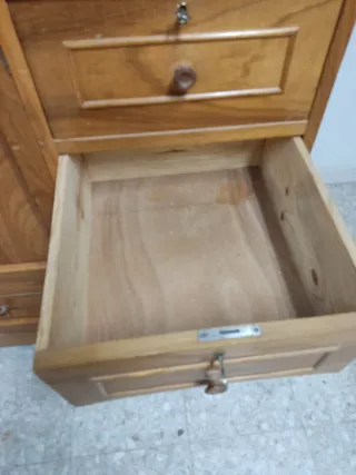 Mueble antiguo con cama turca