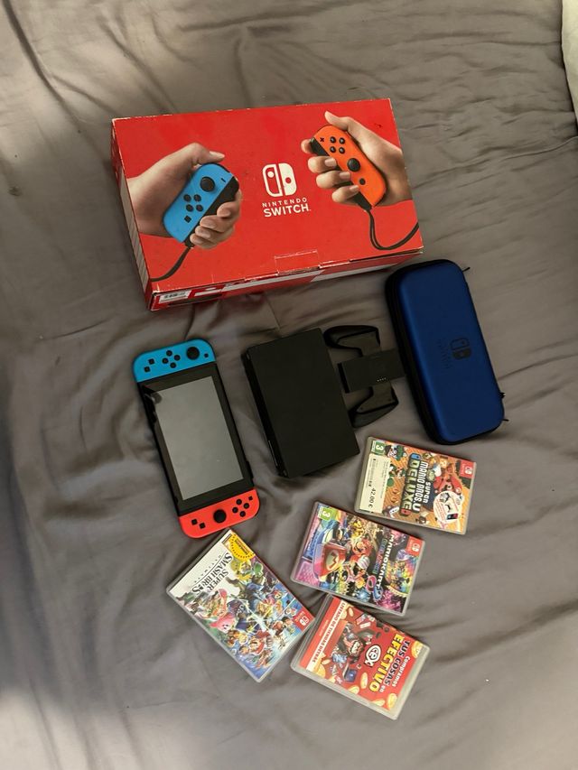 Nintendo Switch + 4 Juegos + Accesorios