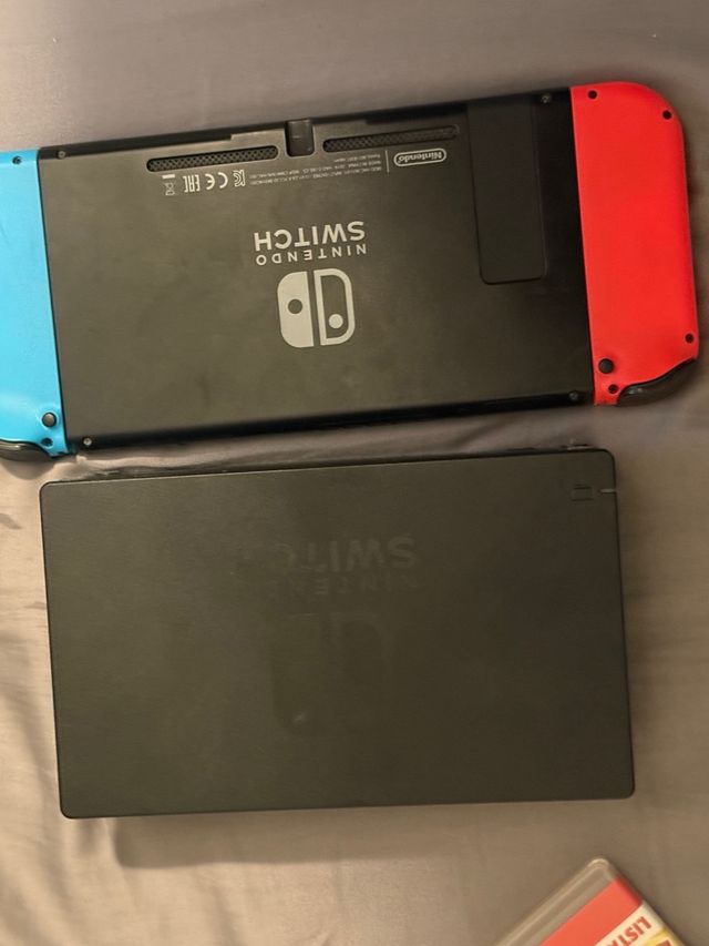 Nintendo Switch + 4 Juegos + Accesorios