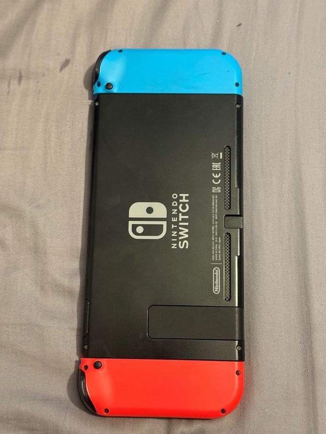 Nintendo Switch + 4 Juegos + Accesorios
