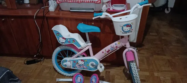 Bicicleta Infantil Hello Kitty Rosa,,,usado  4 dia