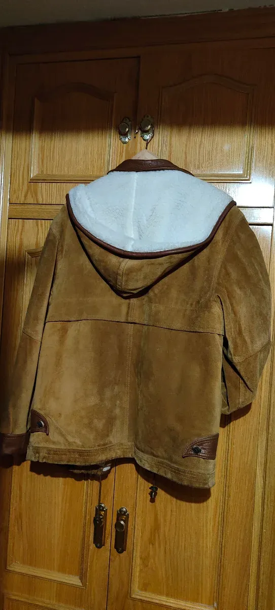 Abrigo de piel con forro de borrego