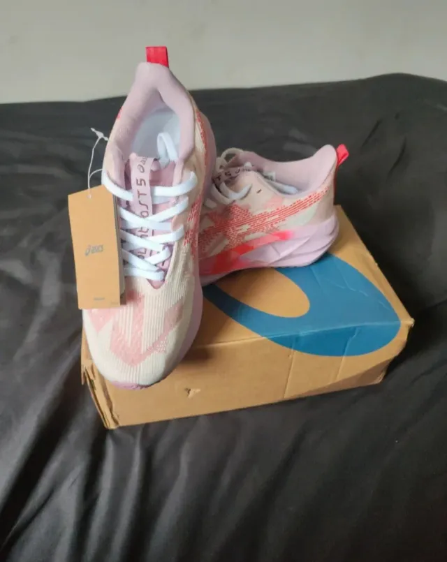 Asics Novablast 5 Beige/Rosa Talla X