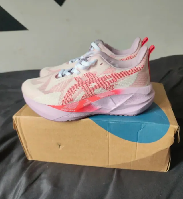 Asics Novablast 5 Beige/Rosa Talla X
