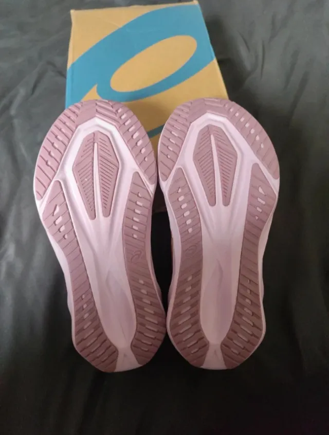 Asics Novablast 5 Beige/Rosa Talla X