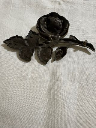 Decorazione applicazione rosa in ottone art deco