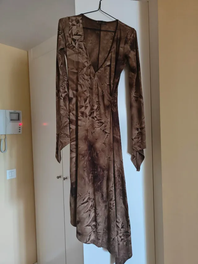 Vestido largo asimétrico mangas murciélago